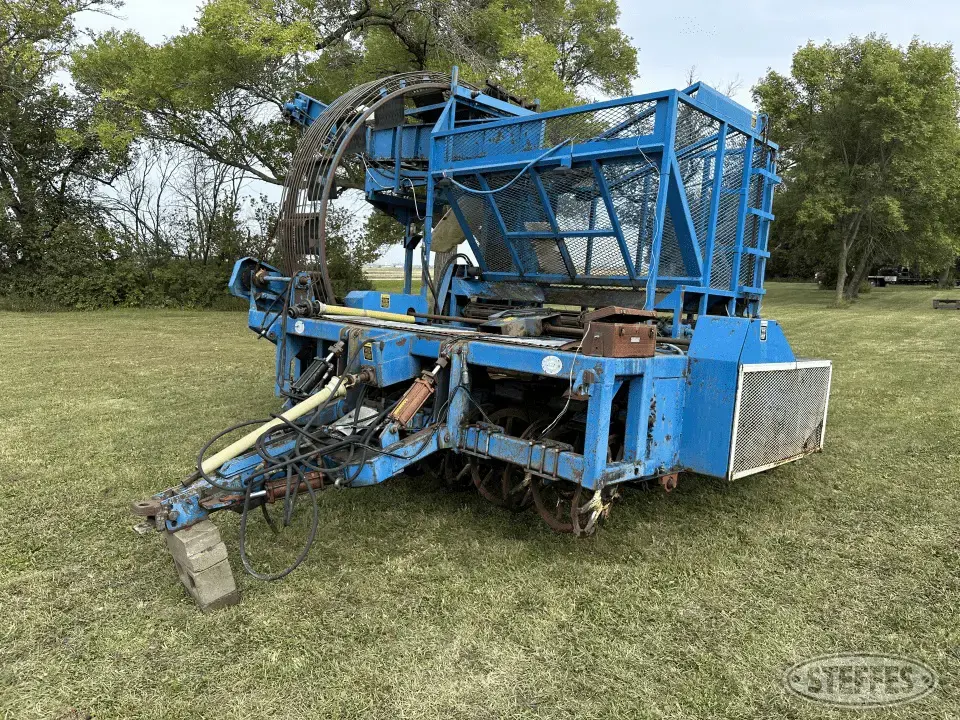 Red River 622 Sugarbeet Harvester