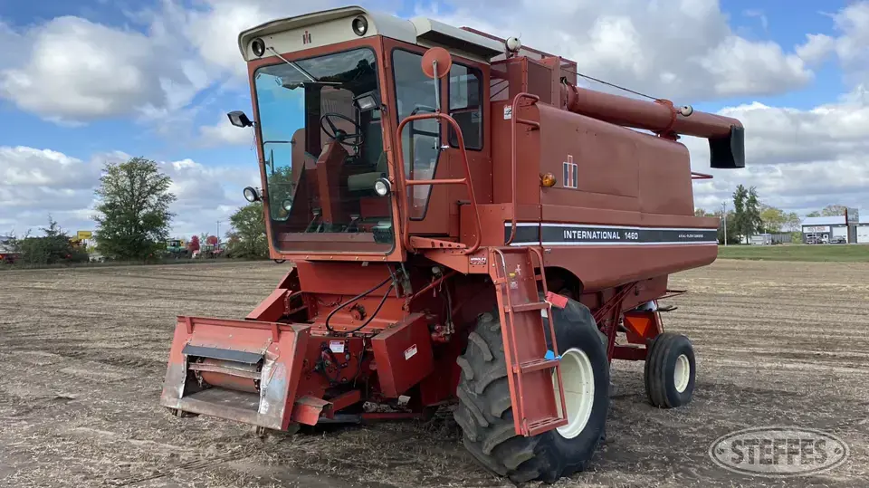 1983 International 1460 Combine