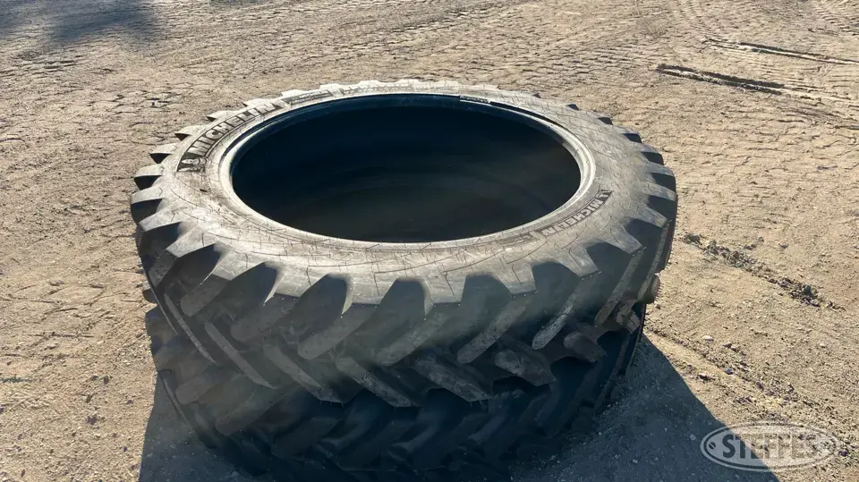 (2) Michelin Spraybib 320/90R42 tires Tractor-Implement Tire