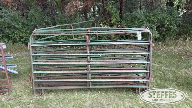 (7) Trail Hand portable cattle panels