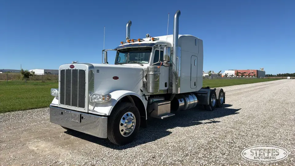 2019 Peterbilt 389 Conventional Truck with Sleeper