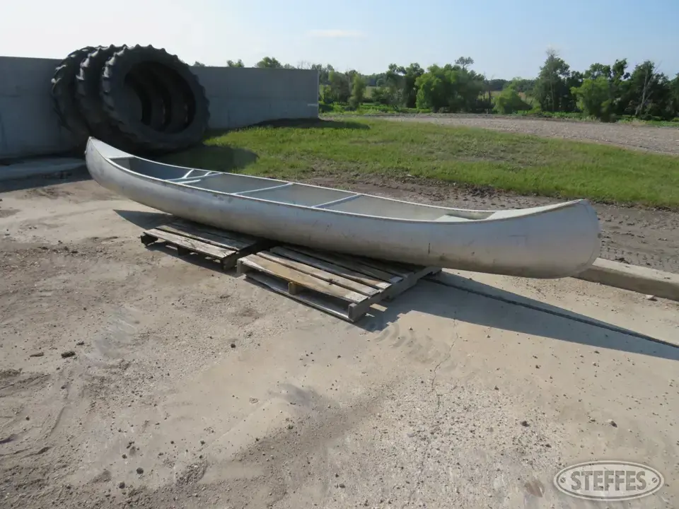 Grumman aluminum canoe Boat