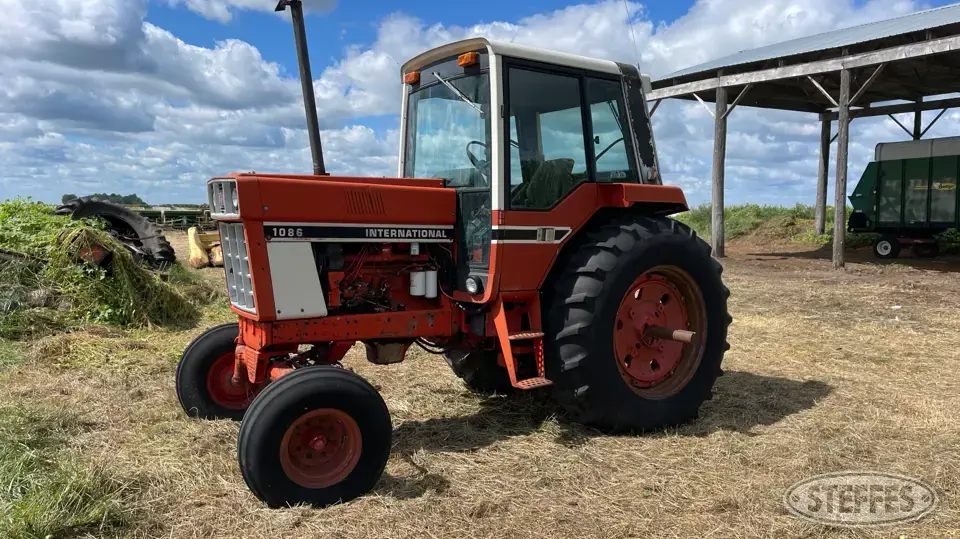 1981 International 1086 2WD Tractor