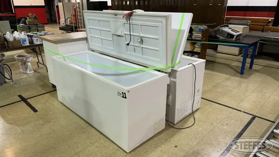 (2) Freezers & rolling table Restaurant