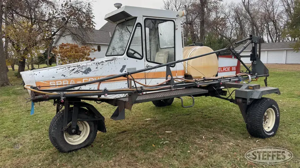 Melroe Spra-Coupe 115 Self-Propelled Sprayer