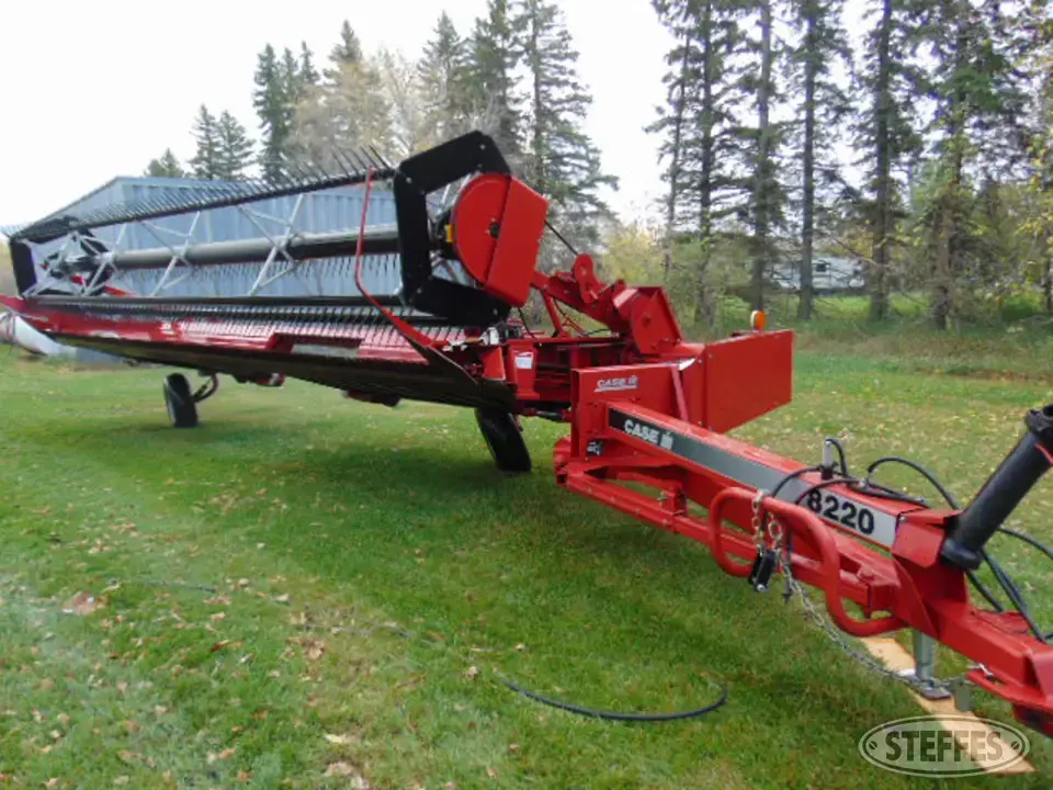 Case IH 8220 Pull-Type Swather