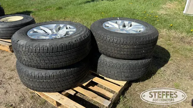 (4) Goodyear Wrangler 265/65R18 tires