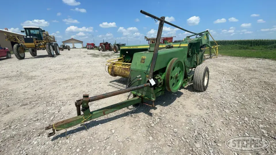 John Deere 336 Square Baler