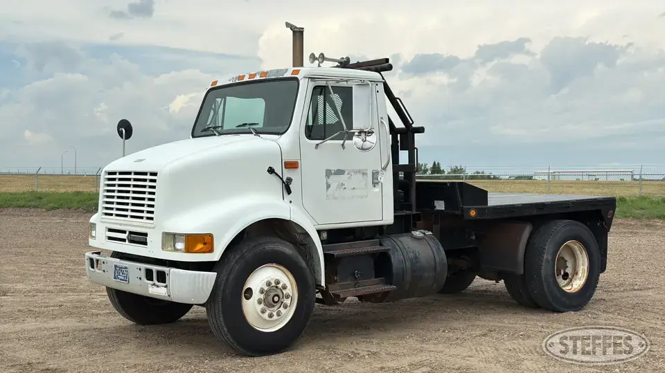 1994 International 8100 Bed Truck