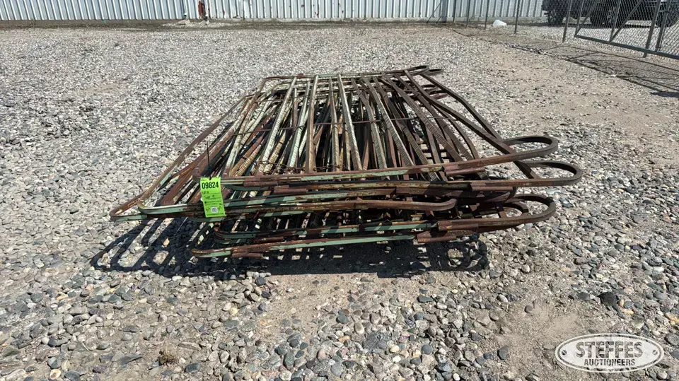 (9) Portable cattle panels Livestock Handling