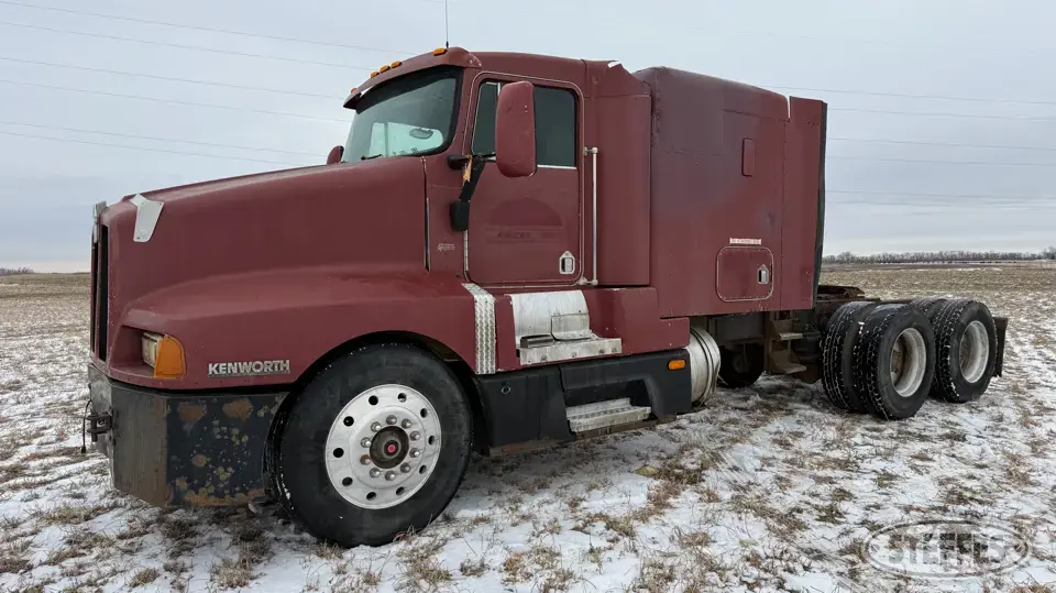 1993 Kenworth T600 Conventional Truck with Sleeper