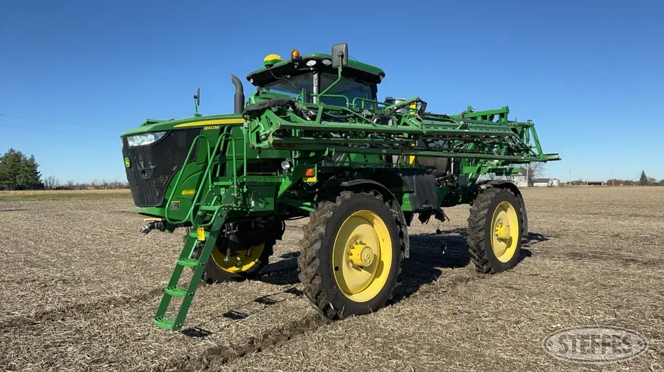 2014 John Deere R4038 Self-Propelled Sprayer