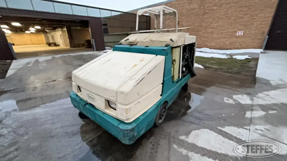 2001 Tennant 8410 Sweeper