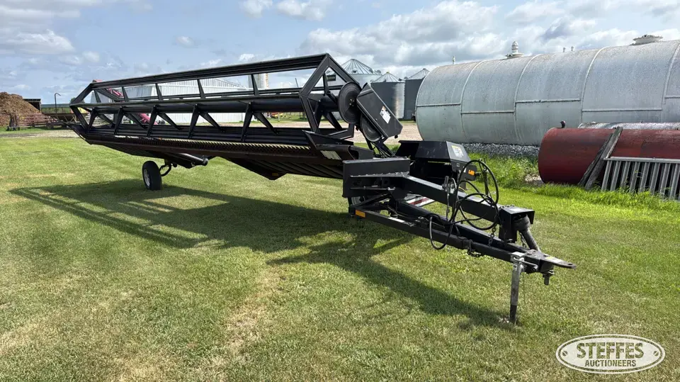 1998 MacDon Premier 1900 Pull-Type Swather