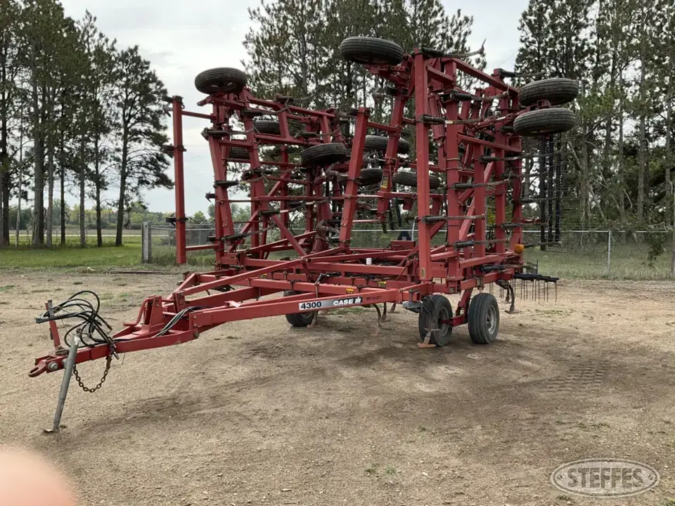 Case IH 4300 Field Cultivator