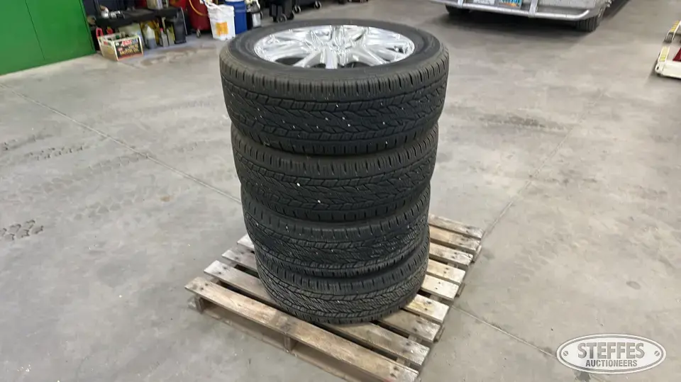 (4) Continental Eco Plus 255/55R20 tires Passenger-Light Truck Tire