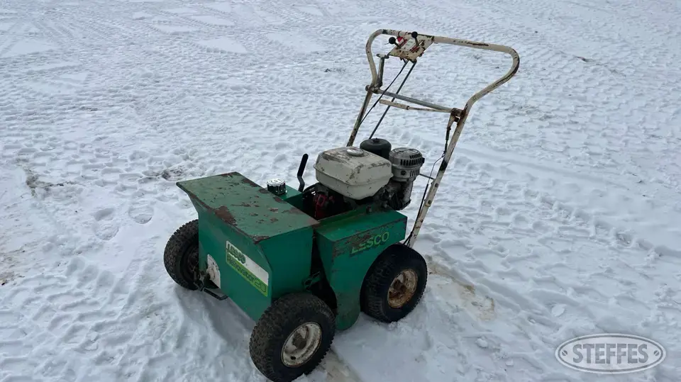 Lesco Renovator 20 Lawn Sprayers and Spreader