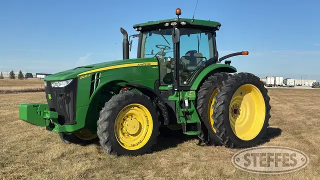 2013 John Deere 8235R