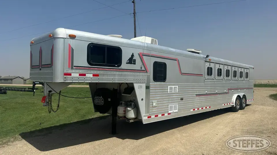 1997 4 Star Trailers Gooseneck Livestock Trailer