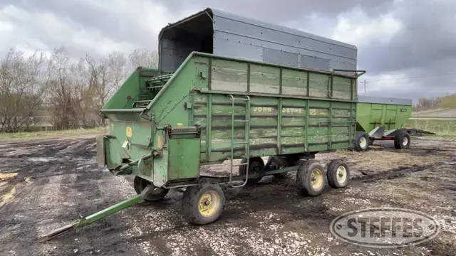 John Deere 125