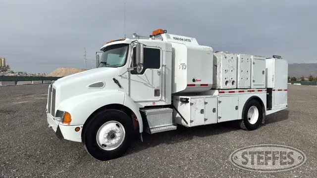 2001 Kenworth T300