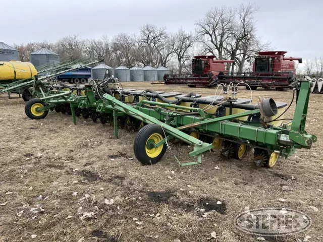 1995 John Deere 7300