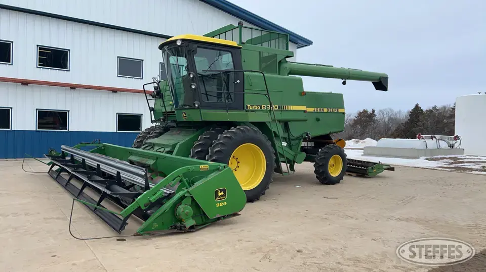1984 John Deere 8820 Combine