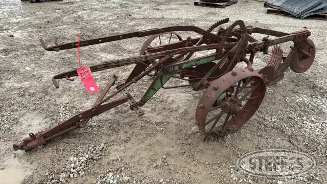 John Deere 44