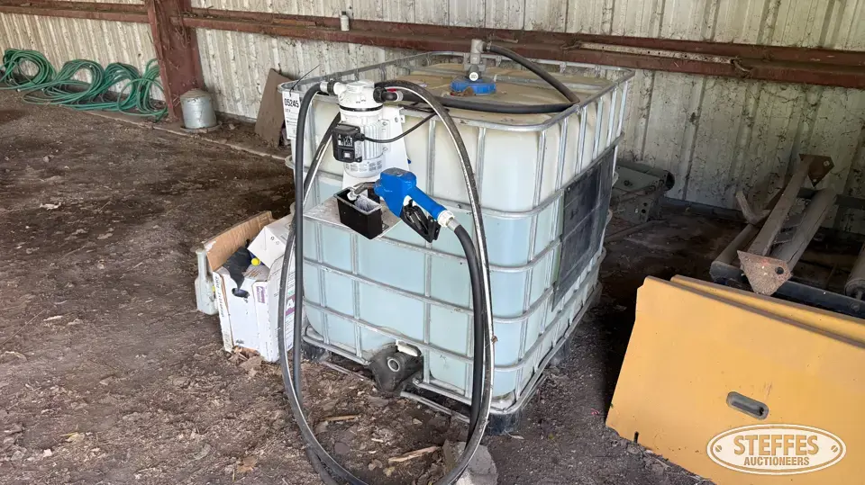 250 gal. DEF tote DEF Tank