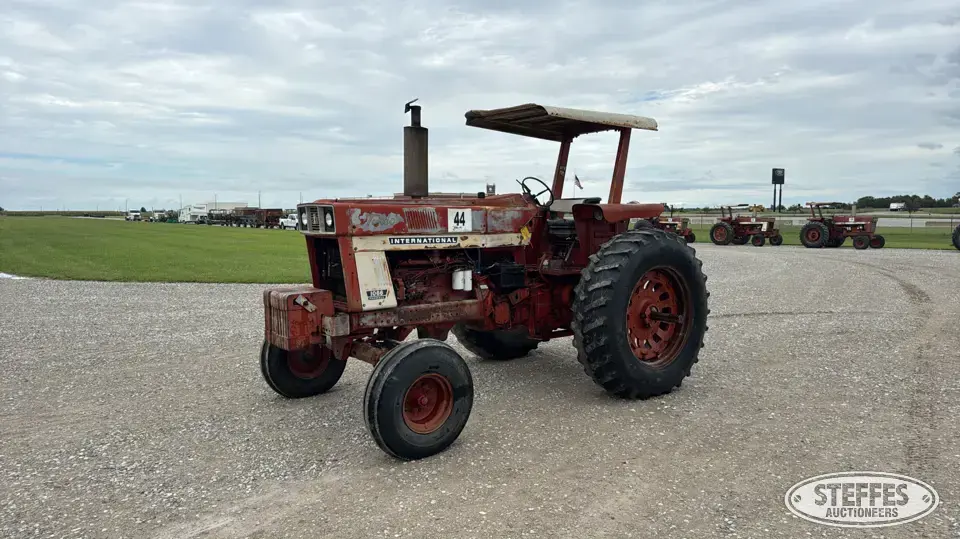 1974 International 1066 2WD Tractor