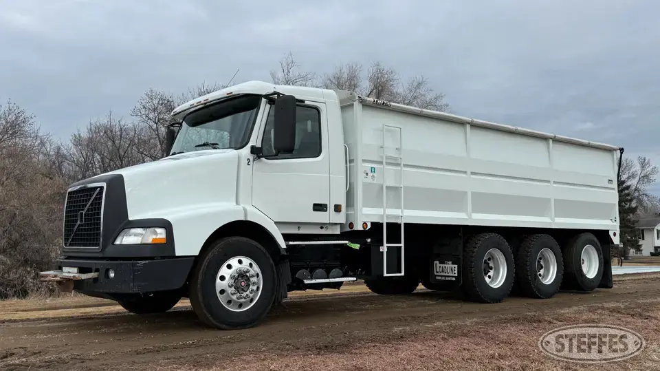 2005 Volvo VNM Tri-Axle Boxed Truck