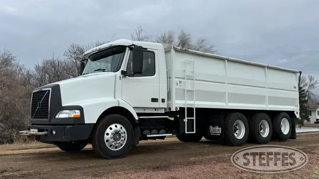 2005 Volvo VNM
