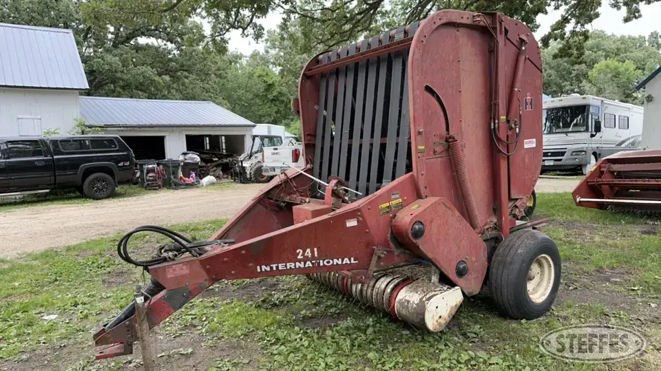 IHC 241 Round Baler