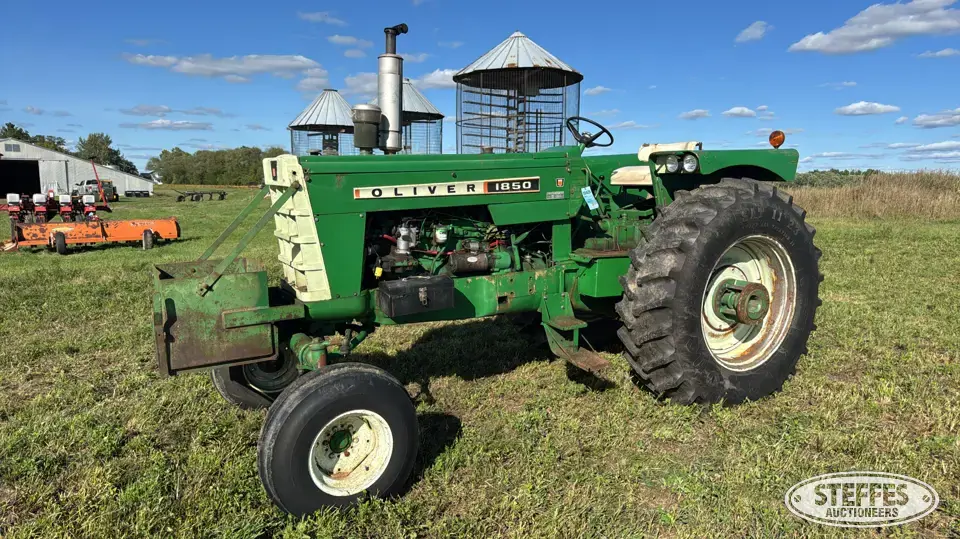 1967 Oliver 1850 2WD Tractor