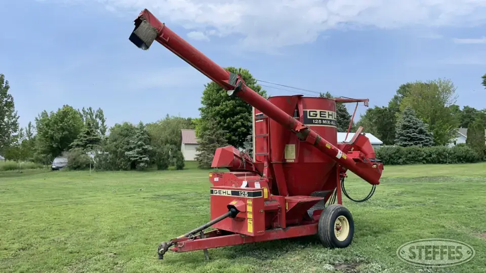 Gehl 125 Mix-All Forage Processing
