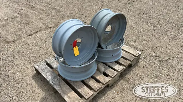 (4) 8-Bolt wheels