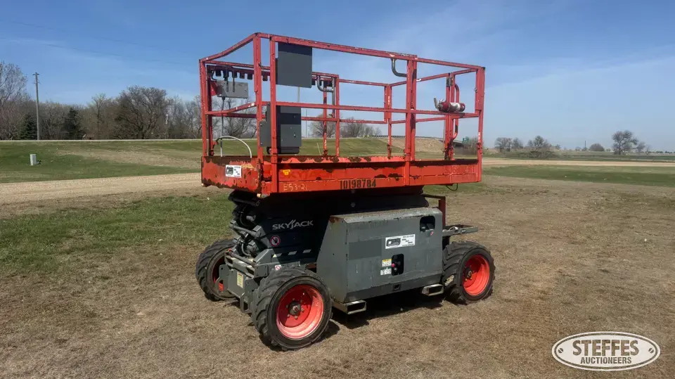 2016 Skyjack SJ6832RT Scissor Lift