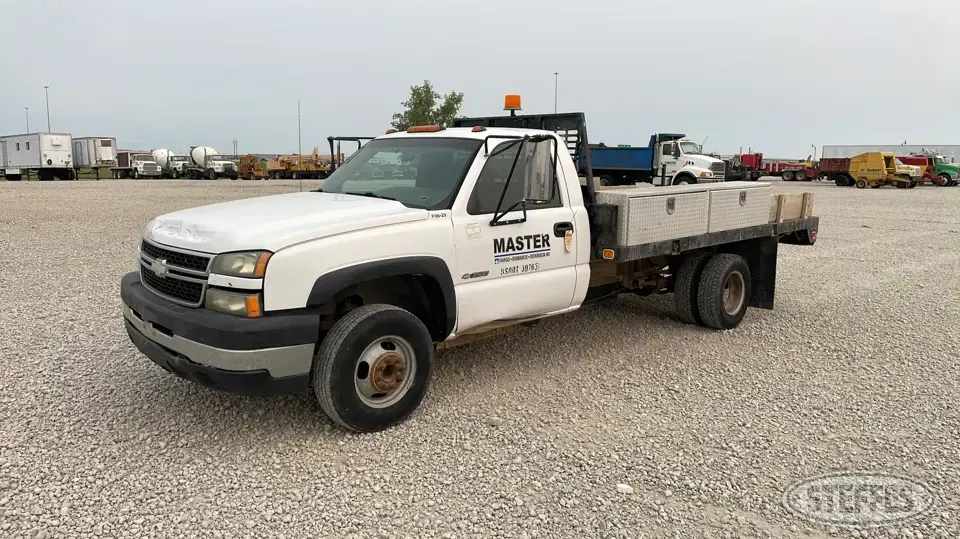 2006 Chevrolet Silverado 3500 Flatbed Truck
