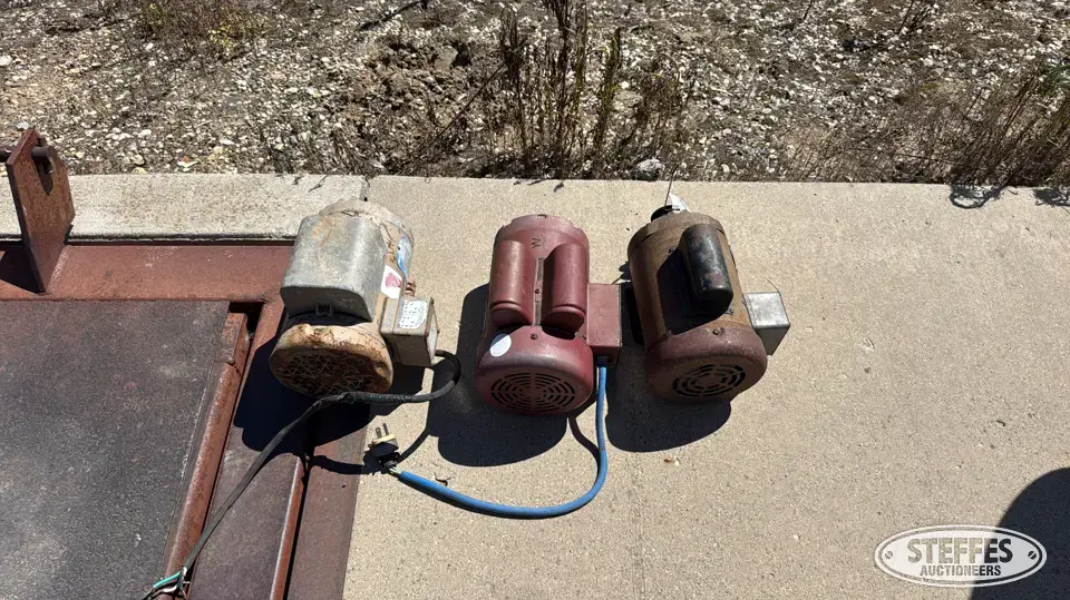 (3) Electric motors Farm Support Item