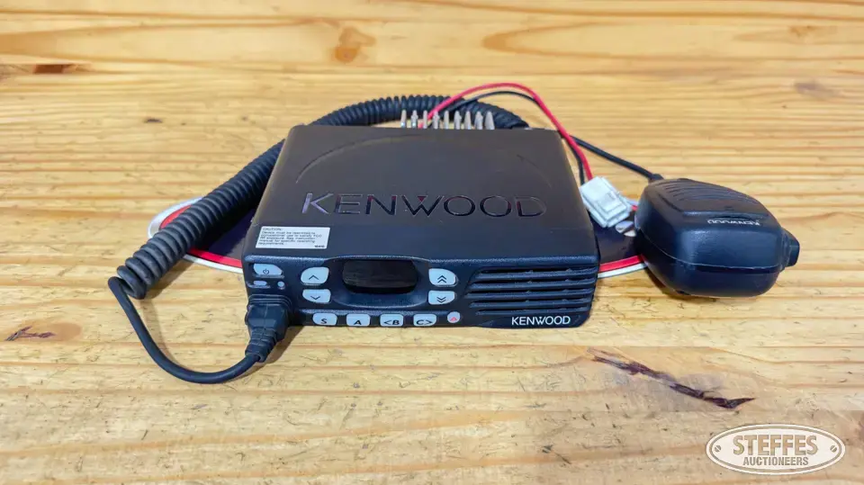 Kenwood TK-8302HU Business Band Radio