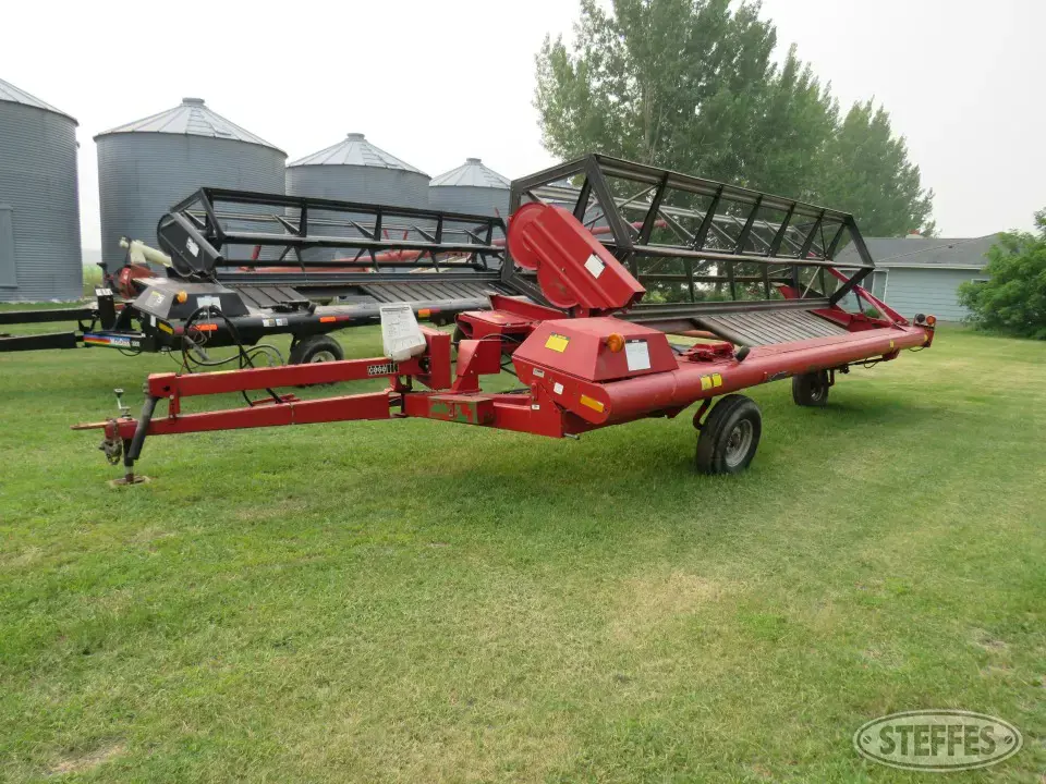Case IH 721 Pull-Type Swather