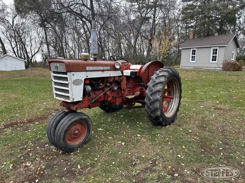 1960 International 340 Collectible Show Tractors-Stationary Engine
