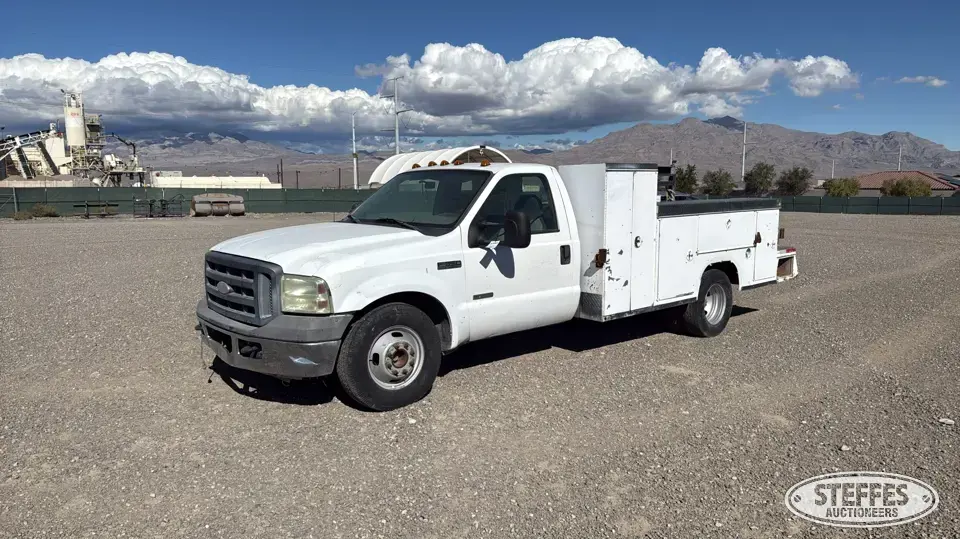 2005 Ford Super Duty F-350 XL Service Utility Truck