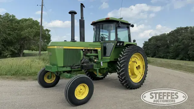 1975 John Deere 4430