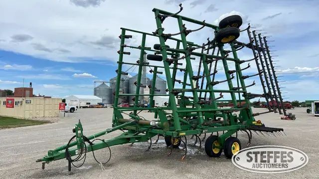 John Deere 2210L