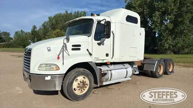 2005 Mack CXN613