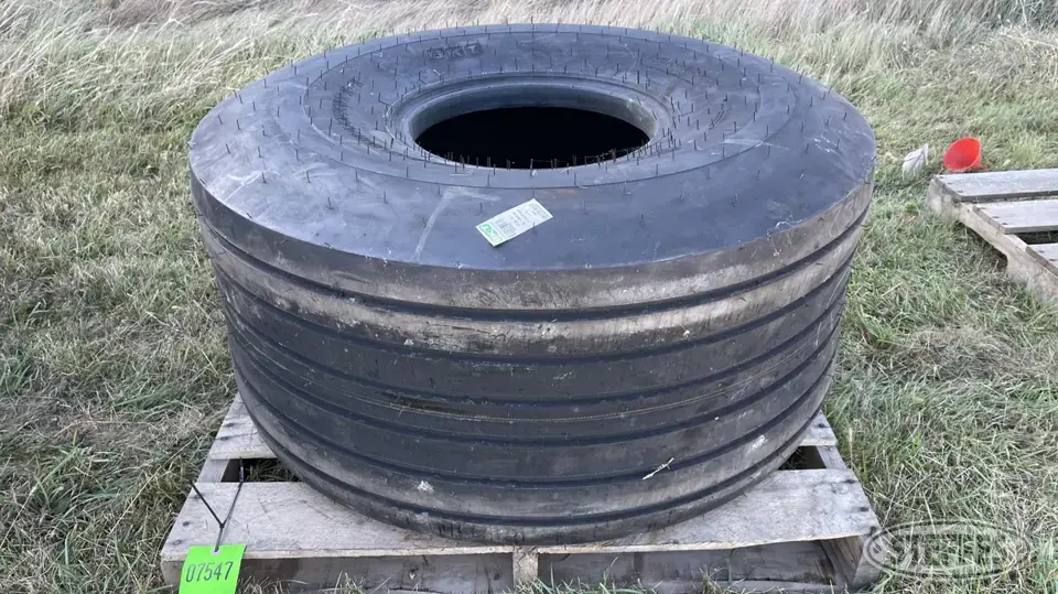 BKT 21.5L-16.1 tire Tractor-Implement Tire