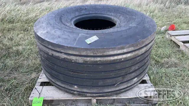 BKT 21.5L-16.1 tire