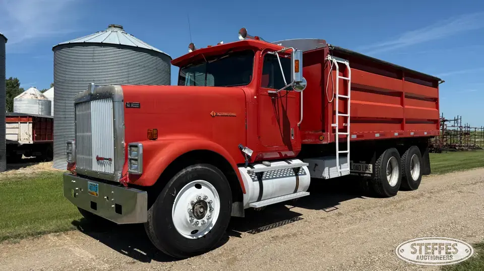 1988 International F9370 Grain Truck