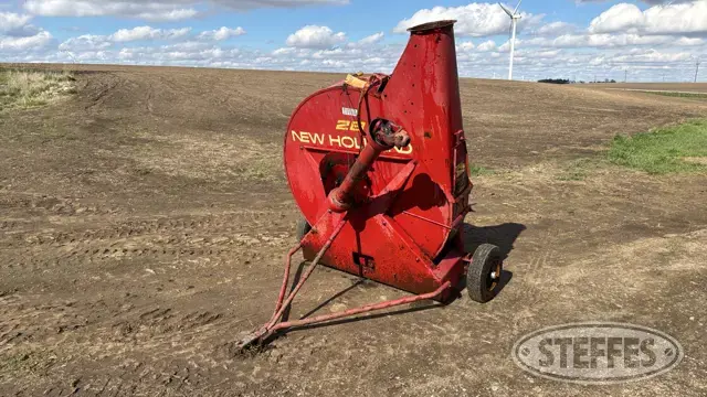 New Holland 28